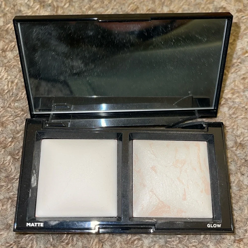 bareMinerals Invisible Light Translucent Powder Duo - Picture 3 of 10